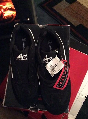 Zapatillas FUBU nuevas, talla 6. Raro  Foto 1 de 4