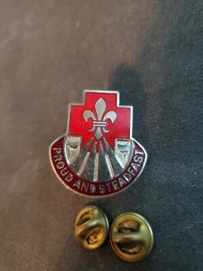 Vintage US 62° Brigata Medica Crest DI/DUI Spilla Militare Orgogliosa e Costante - Foto 1 di 3