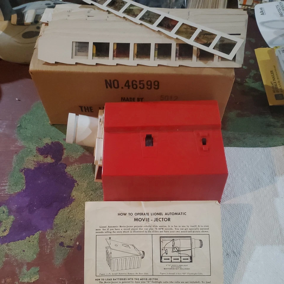  Lionel 46599 Vintage Projector w/24 Original Slides  Mint w original box 1960'S - Image 1 of 4