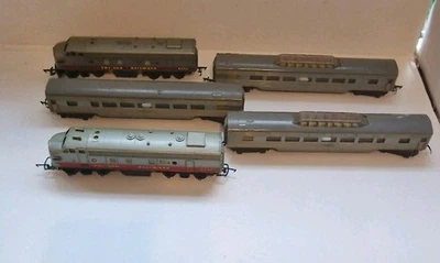 Triang Railways R55 Transcontinental silver, powered & dummy unit, Runner. - Image 1 of 4