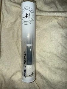 NEW It Cosmetics Heavenly Skin CC+ Skin Perfecting Brush 702 SEALED - Picture 1 of 3