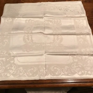 Vintage Dinner Napkins Damask Beige 20" Square  Center Medallion Set 4 NOS - Picture 1 of 8