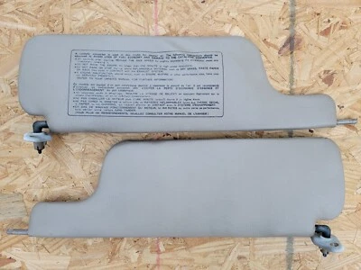 1984 Datsun Nissan Sentra Driver Passenger Sun Visor Par Bege Claro Preto Fabricante de Equipamento Original - Imagem 1 de 4
