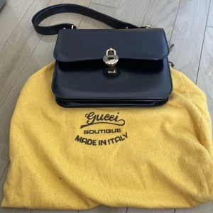 GUCCI Schwarz Leder Schultertasche Metallschloss Luxus Vintage Handtasche MBb1624 - Bild 1 von 7