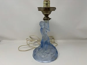 Base de lámpara de mesa Walther & Sohn de vidrio azul esmerilado con figura Art Deco de repuesto - Imagen 1 de 11