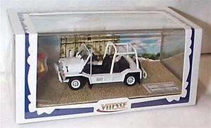 1/43 MOKE CAR RENTAL MACAU WHITE WITH 2 FIGURES & MACAU STREET SIGN 21155 New - Picture 1 of 2