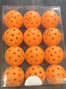 Pack de 12 bolas de pickleball para exteriores. Bola estándar de 40 agujeros cumple con el estándar USAPA - Imagen 1 de 6