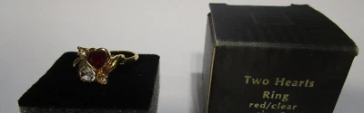 Avon два сердца кольцо размер 5 красный/белый костюм ювелирных изделий 1994 - Изображение 1 из 2