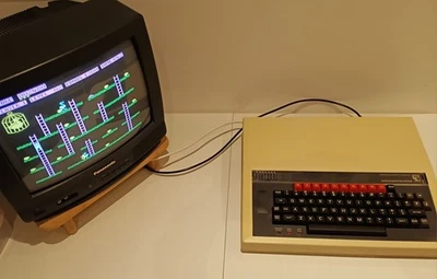 BBC Micro 32K with MMFS - Image 1 of 4