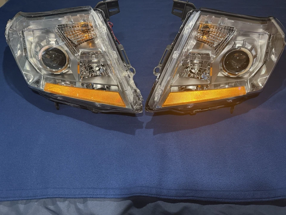 Cadillac SRX новая пара фар 2005-2010 слева и справа - Изображение 1 из 4