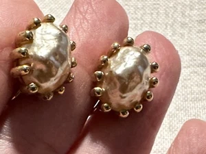 vintage marvella screwback baroque pearl earrings Gold Tone - Bild 1 von 7