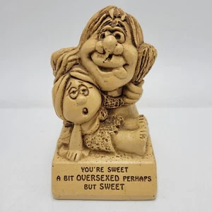 Figuras coleccionables vintage de Paula 1973 W-338 "A Bit Oversexed", cavernícola hippies - Imagen 1 de 10