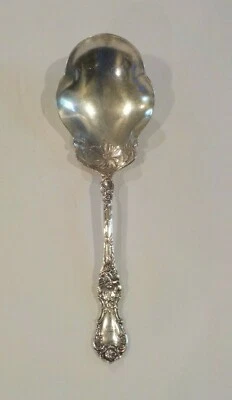 Cuchara de bayas Wallace 1902 FLORAL, monograma "F" Foto 1 de 4