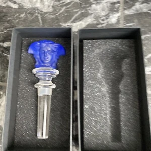 Versace Medusa tappo bottiglia cristallo blu cobalto vino Rosenthal con scatola mai usato - Foto 1 di 5