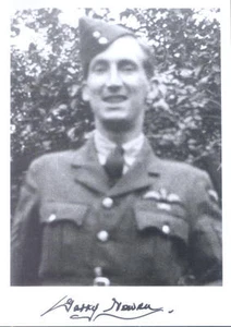 SPFC06 WW2 RAF Comando de Combate Huracán NOWELL DFM * Foto firmada por Ace - Imagen 1 de 1