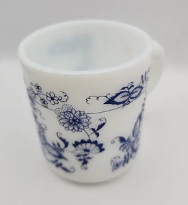 Hazel Atlas Platonite Milk Glass Mug Blue Vine - Imagen 1 de 8
