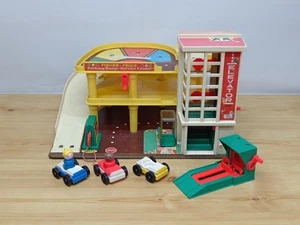 Vintage 1970s Fisher Price Garage Parking Ramp Service Centre + Cars & Figures - Picture 1 of 9