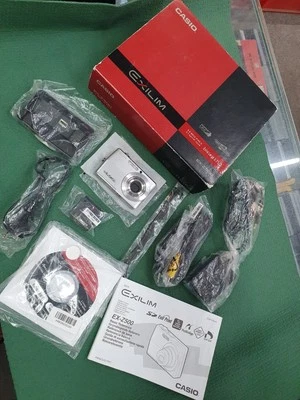 CASIO EXILIM EX-Z500 Digitalkamera 5MP, 3x Zoom *Top* - Bild 1 von 4