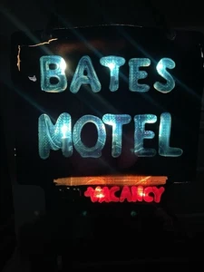 Letrero iluminado vacante Bates Motel terror espeluznante decoración de Halloween - Imagen 1 de 15