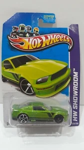 RUOTE CALDE 2013 Errore 1:64 - '07 FORD MUSTANG - VERDE Pneumatico di ricambio Errore di aspetto ๐ - Foto 1 di 8