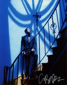 CLIVE BARKER SIGNED HANDSIGNIERT 8x10 FOTO CANDYMAN HELLRAISER ICON BECKETT BAS - Bild 1 von 2