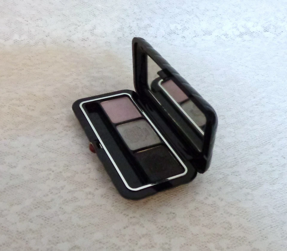 (1) BORGHESE EYESHADOW SHADOW MILANO TRIO-SMOLDERING PINK- 97 - Image 1 of 1