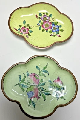 Antiguo Lote de 2 Plato Baratija/Pin Pintado a Mano Cobre Esmaltado Cantón Chino Foto 1 de 4