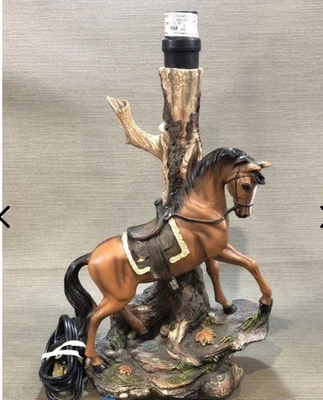 Semental de caballo marrón castaño con mesa de montar Ebros Light Fantastik Foto 1 de 4