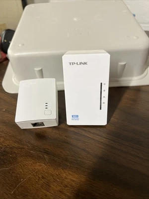TP-LINK TL-WPA4220 Kit AV500 WiFi Powerline Extender - Image 1 of 4