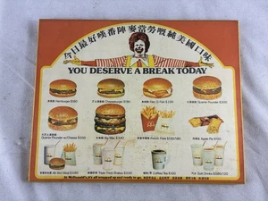 Vintage 70er Jahre McDonalds Schild in Chinesisch & Englisch, "You Deserve A Break Today" - Bild 1 von 6