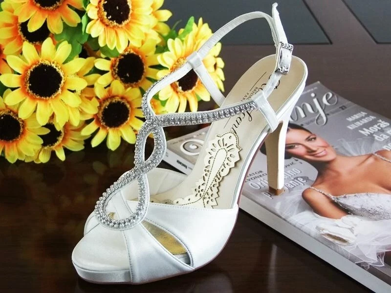 HBH Brautschuhe aus Satin, Lederriemchen mit Strass veredelt, 9cm Pfennigabsatz - Bild 1 von 1