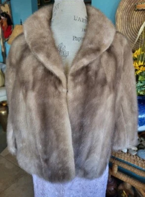 1950's Natural Honey Mink Fur Cape with Collar and Pockets - Image 1 of 4
