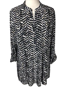 NWT Cocomo Plus Size 2X Black ChevroTunic Pintuck Roll Tab Top Blouse - Picture 1 of 11