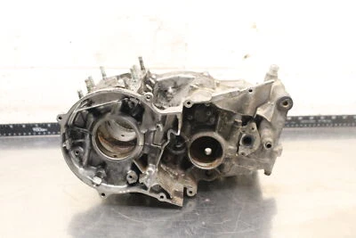 Suzuki GT185 1973 Adventurer motor izquierdo derecho cárter cárter bloque B333 Foto 1 de 4