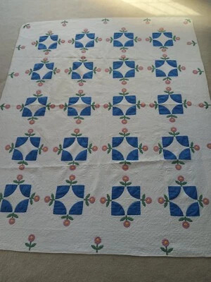 Vintage Hand Appliqued Hand Quilted Posey Round The Square Quilt - Image 1 of 4