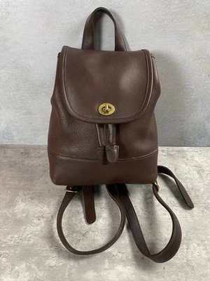 Mochila de día Coach vintage Turnlock cuero marrón Y2K abril 2002 Costa Rica Foto 1 de 4