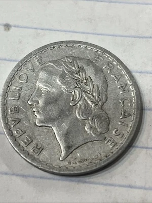 Moneda de aluminio de 5 francos franceses 1945 República Francesa André Lavrillier Foto 1 de 2