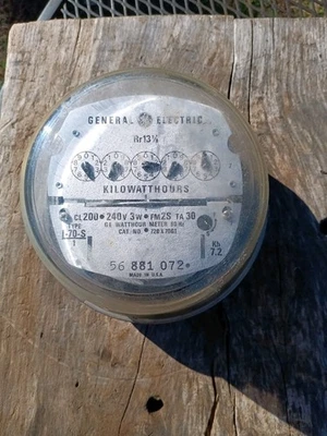 Medidor eléctrico vintage de kilovatios hora General Electric Foto 1 de 4