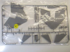 Revell 1:48 Scale Vought F-8 Crusader Sprue 5826-0620👀Parts Only👀from #85-5863 - Picture 1 of 2
