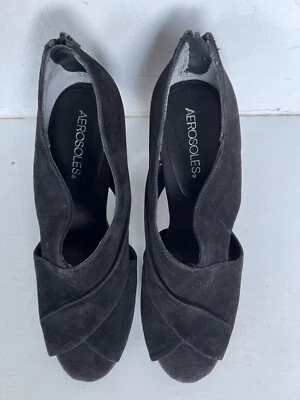 Zapatos de salón elegantes negros cruzados de gamuza con puntera abierta 9M Gintle Soul aerosoles Foto 1 de 4