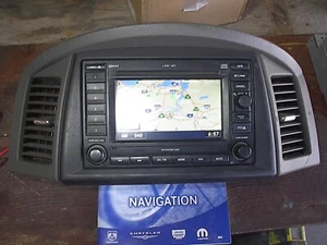 Jeep GPS 2005-2007 RADIO REC PANTALLA REPRODUCTOR DE CD - Imagen 1 de 6