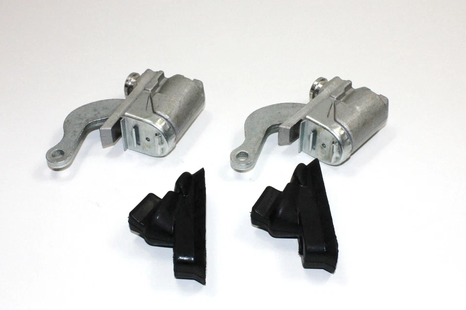 WOLSELEY 4/44 1953 - 1956 PAIR REAR WHEEL CYLINDERS AND RUBBER BOOTS - Image 1 of 1