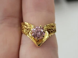 Vintage Ladies Gold-Tone Pink Cubic Zirconia Heart Shaped Ring Size 6 Unbranded - Picture 1 of 6