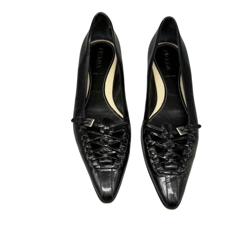 Prada Mujer Planos Talla 39/US 8.5 Negro Charol Punta Punta Entrecruzada Foto 1 de 4