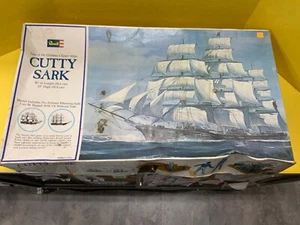 Revell model kit ship - Picture 1 of 17