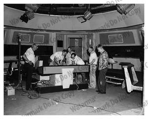 Star Trek Original Series Enterprise Bridge Vintage Photograph 8x10 Collectible - Picture 1 of 5