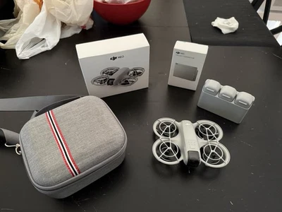 Drone DJI NEO + 3 batterie+ caricabatterie triplo + custodia rigida - Immagine 1 di 3