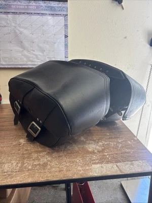 Triumph OEM T2350853 Leather Saddlebag Panniers Thunderbird America Speedmaster  - Image 1 of 4