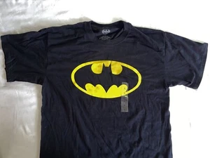 Batman T Shirt Mens Size Large Black Shirt Yellow Bat Logo Y2K DC Comics NEW - Picture 1 of 3