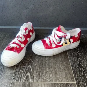 Disney Minnie Mouse Low Top Canvas Lace Up Polka Dot Red Sneaker Shoes Size 6 - Picture 1 of 7